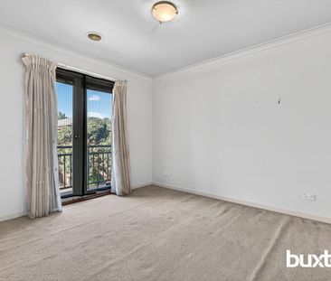 Spacious Townhouse in heart of Reservoir - Photo 2