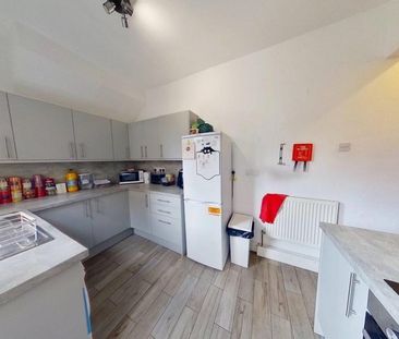 4 bedroom terraced house to rent - Photo 6