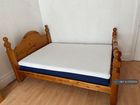 1 bedroom in a house share to rent - Photo 3