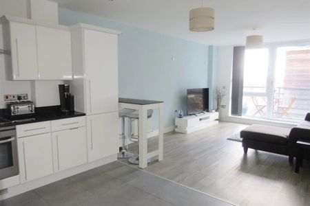 High Street - Photo 4