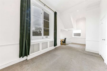 A wonderful two bedroom apartment set on the second floor (with lift) of this pretty white stucco conversion in prime Little Venice. - Photo 4