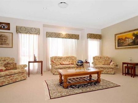 Quality 4 Bedroom Home in Middle Ridge - Photo 2