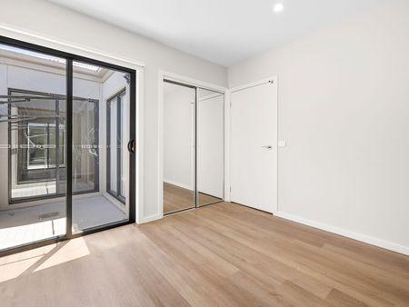 Family Friendly - Four Bedroom Home In The Emerald Park Estate - Photo 3