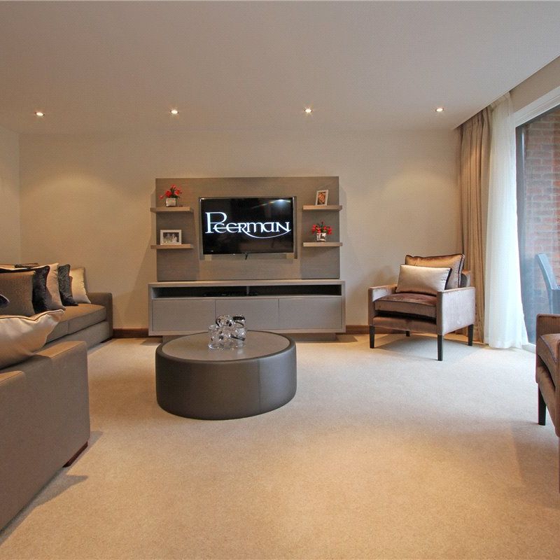 A stylish well thought out two bedroom apartment (c.1175 sq ft) on the first floor of a sought after block moments from Hyde Park. Minimum Term 12 months EPC rating C | Council Tax Band H - Photo 1