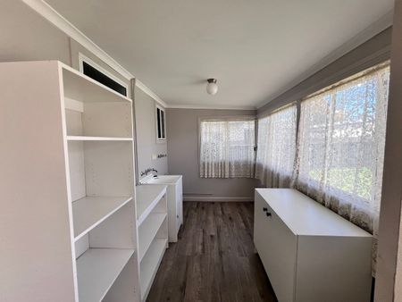 Charming 3-Bedroom House in West Tamworth - Photo 4