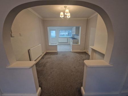 3 bedroom semi-detached house to rent - Photo 4