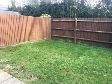 2 bedroom semi-detached house to rent - Photo 4