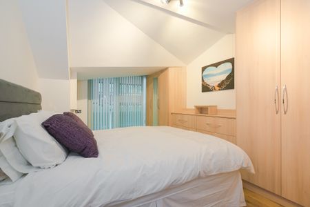 Cavalier House – Modern, Bright & Spacious 2 Double Bed and 2 Bathroom Flat - Photo 3