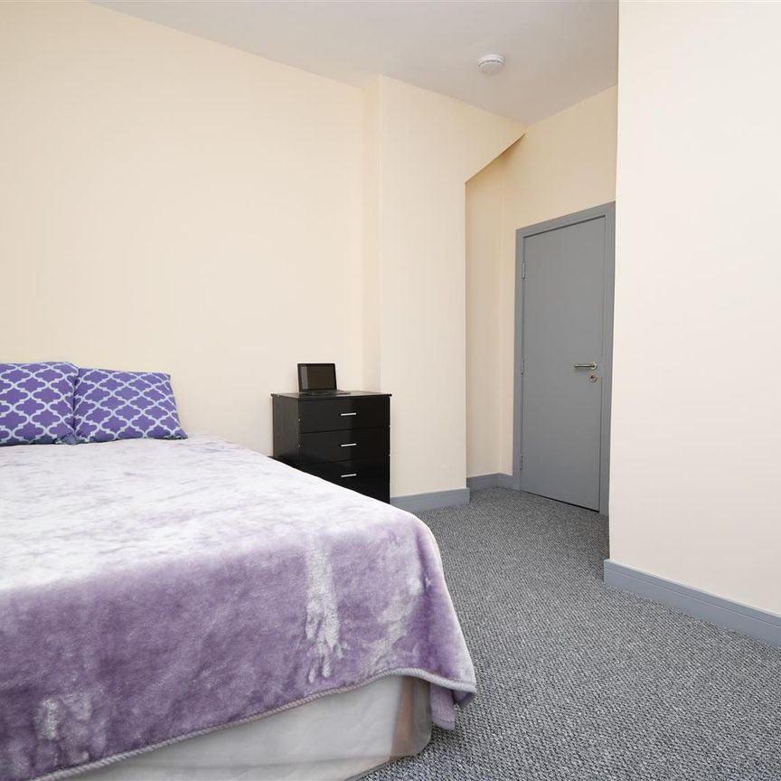 1 bed house share to rent in Renshaw Street, Burnley, BB10 - Photo 1