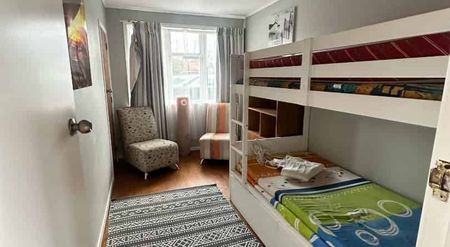 Furnished three bedroom - Photo 2