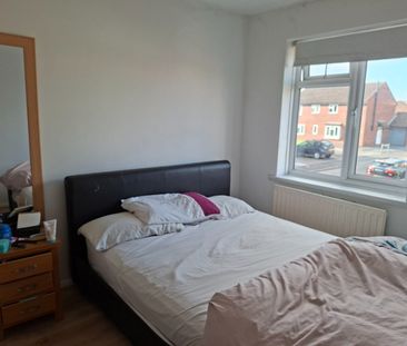 3 Bed Semi-Detached House, Alwins Court, BS30 - Photo 5