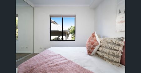 Village apartment in quiet garden complex - Photo 5