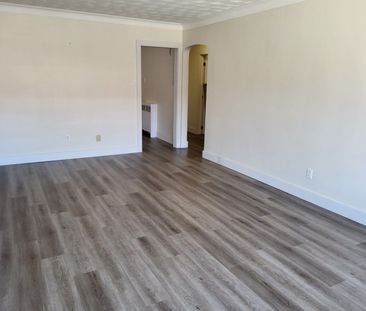 For Lease - 134 Jolliet Avenue Unit# 2, Vanier and Kingsview Park, ... - Photo 5