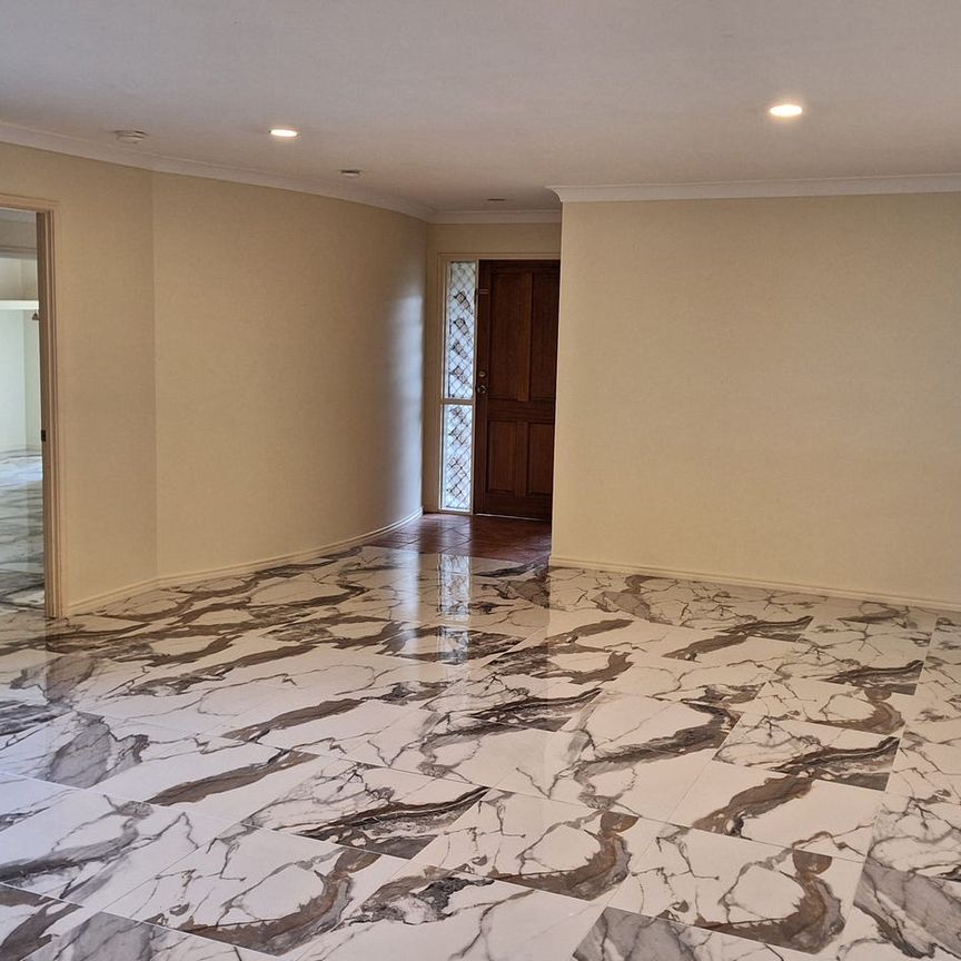 5 Bedroom house with Parent's retreat, ensuite and spa in Upper Coomera Gold Coast. - Photo 1