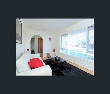 3-BEDROOM HOME WITH LARGE REAR YARD - Photo 3