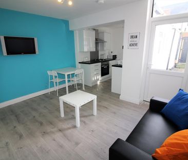Room 1, Flat 1 - Photo 1