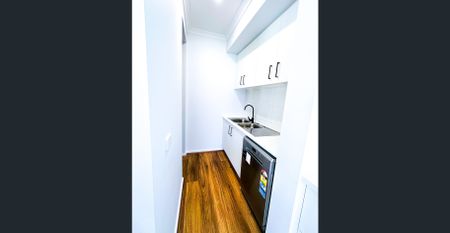 2 Master - Fully Upgraded Double Storey Home! - Photo 2