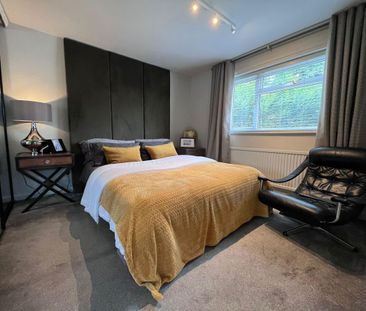 Available to let this 4 bedroom family home located in GU19 - Photo 6