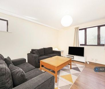 4 bedroom semi-detached house to rent - Photo 2