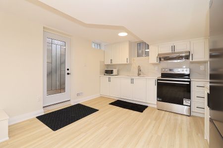 For Lease - 373 CREEK PATH Avenue, Oakville, Ontario - Photo 4