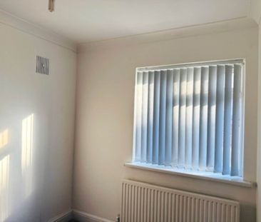 Chairborough Road, High Wycombe - Photo 3