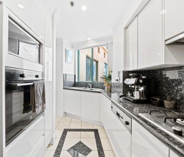 A Private Urban Oasis with Rooftop Entertainer's Haven - Photo 3