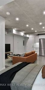 MUST SEE SPACIOUS STUDIO LOFT PARKING AVAILABLE - Photo 4