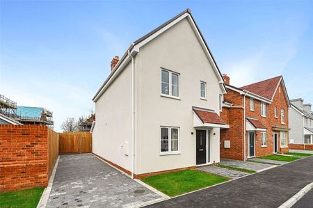 An impressive brand newly built three bedroom (plus upstairs study) family home set within an exclusive development. - Photo 3