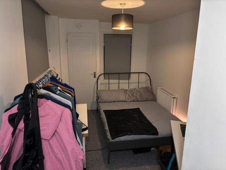 3 bedroom apartment to rent - Photo 4