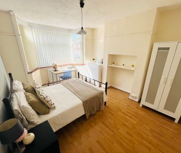 6 Bed Student Accommodation - Photo 3