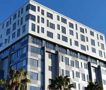 Modern living in Manukau! - Photo 1