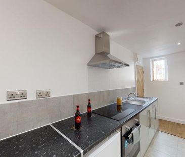 Studio to rent - Photo 2