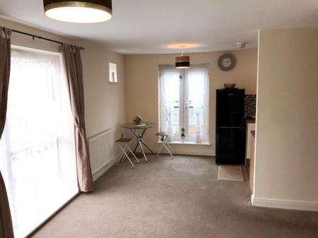 2 bedroom flat to rent - Photo 2