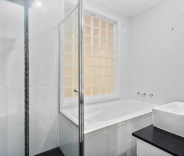 Spacious Family Home in a Prime Port Kembla Location - Photo 5