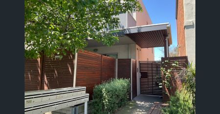 Exceptional indoor-outdoor apartment living - Photo 2