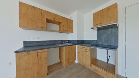 Location Appartement 4 pièces 81m² POITIERS 86000 - Photo 3