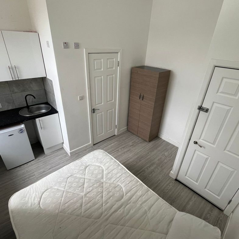 STUNNING STUDIO – LEWISHAM – ASAP - Photo 1