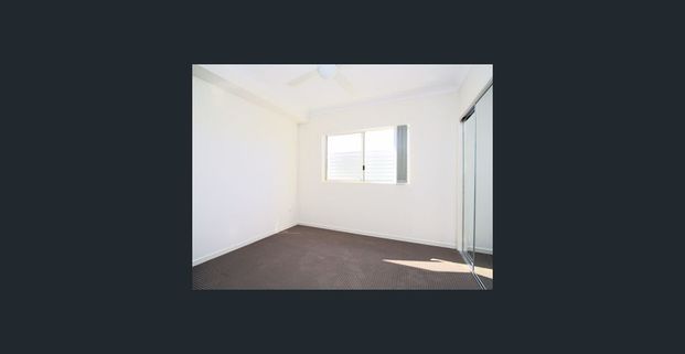 Immaculately Presented - Air con - Very Spacious - 150m Bus Terminal - Photo 1