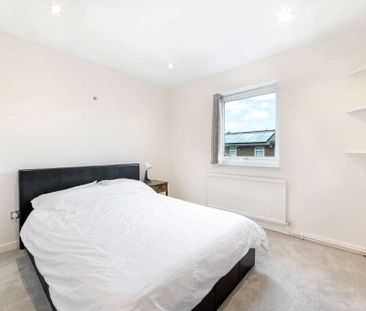Spacious and well laid out 3 bedroom house to rent in Wapping. - Photo 3