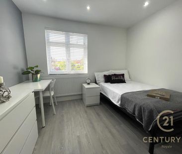 1 bedroom in a house share to rent - Photo 2