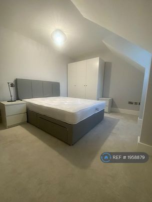 1 bedroom in a flat share to rent - Photo 1
