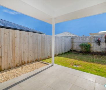 Stunning Modern Two Bedroom Duplex - Photo 5