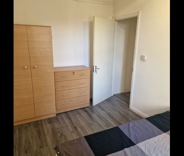 4 Bed Terraced House, Kingsdown Road, E11 - Photo 5