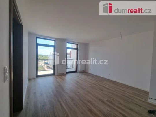pronájem 3kk s terasou a parkovacím stáním v Kolíně - Photo 1