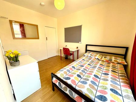 5 bedroom house to rent Pomona Street, Sheffield, South Yorkshire, S11 - Photo 3