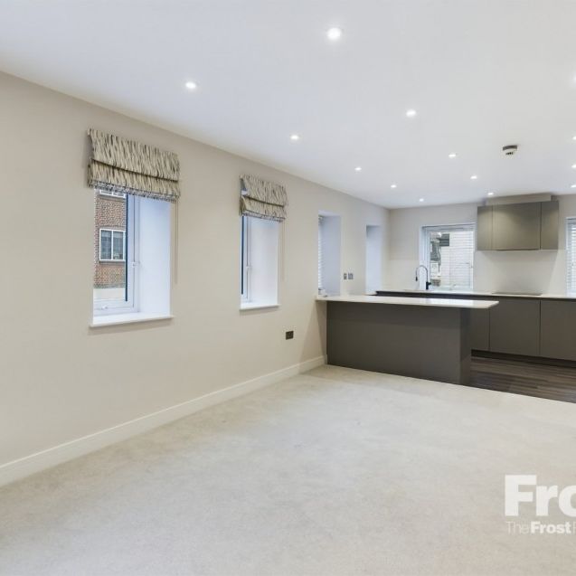 11 Station Road, Gerrards Cross,SL9 - Photo 1