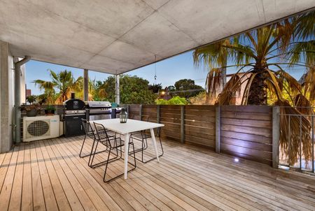 SPACIOUS LIVING WITH OVERSIZED TERRACE - Photo 2