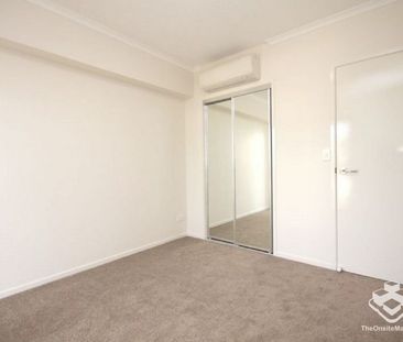 Modern & Spacious Two-Bedroom Apartment in Mount Gravatt East - Photo 1
