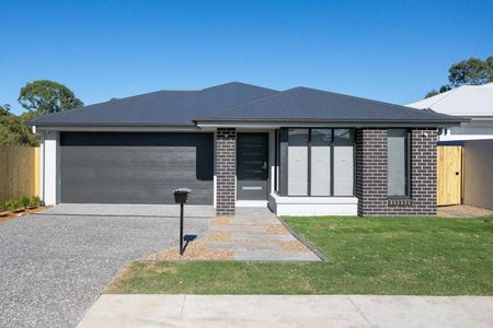 Executive Home In Ormeau, Four Beds, Two Living Areas, Study, Ducted Air, Huge Block - Photo 3