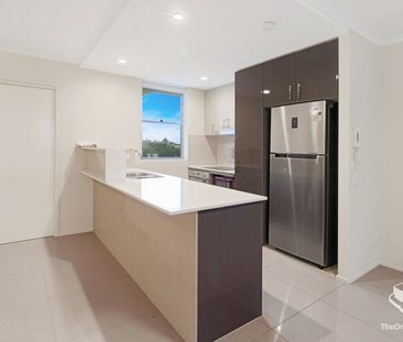 2 Bedroom + 1 multi purpose room (Furnished) - Photo 3